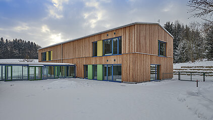 Erweiterungsbau Schule Haslach / Traunstein. Nordwestseite