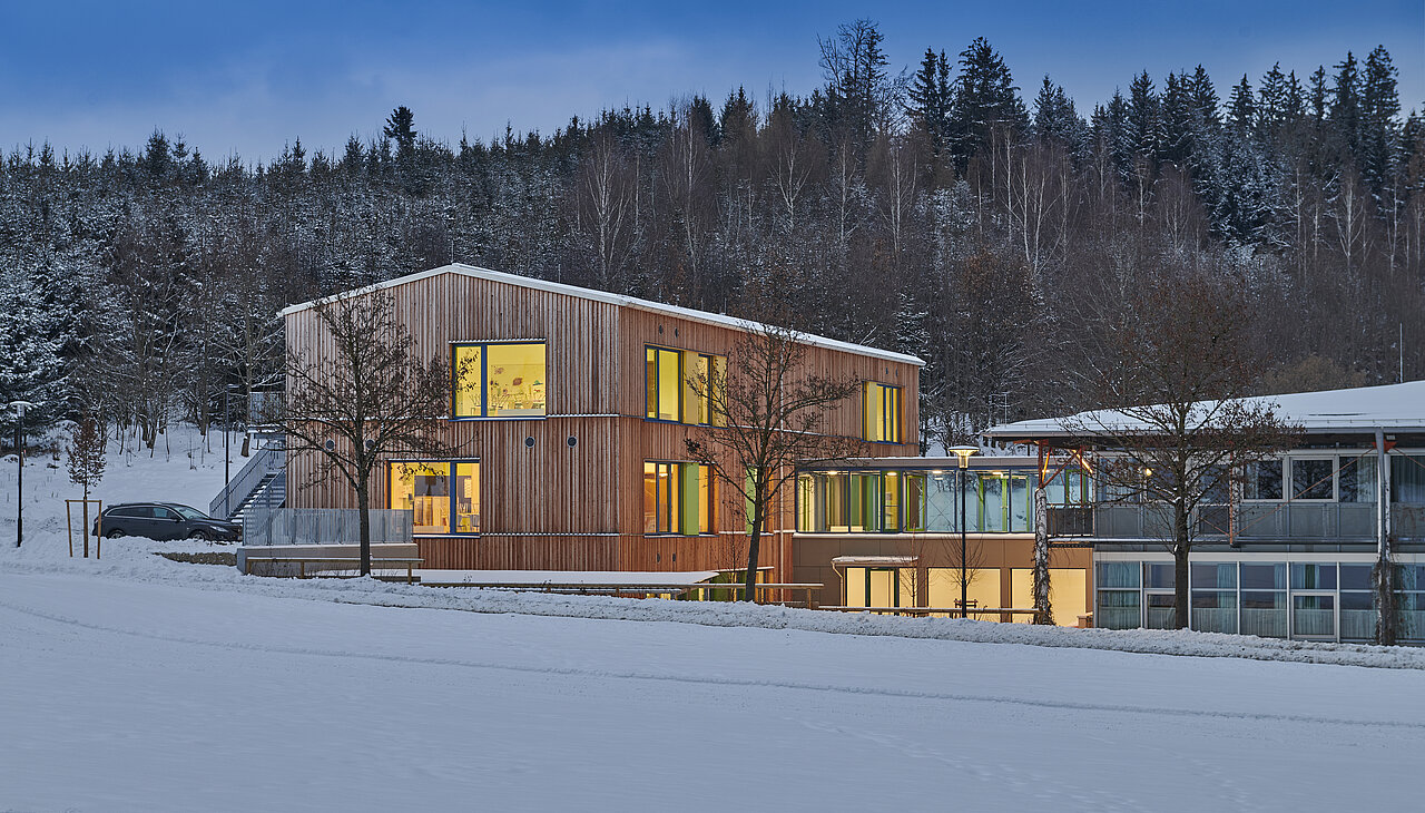 Erweiterungsbau Schule Haslach / Traunstein. Abendstimmung