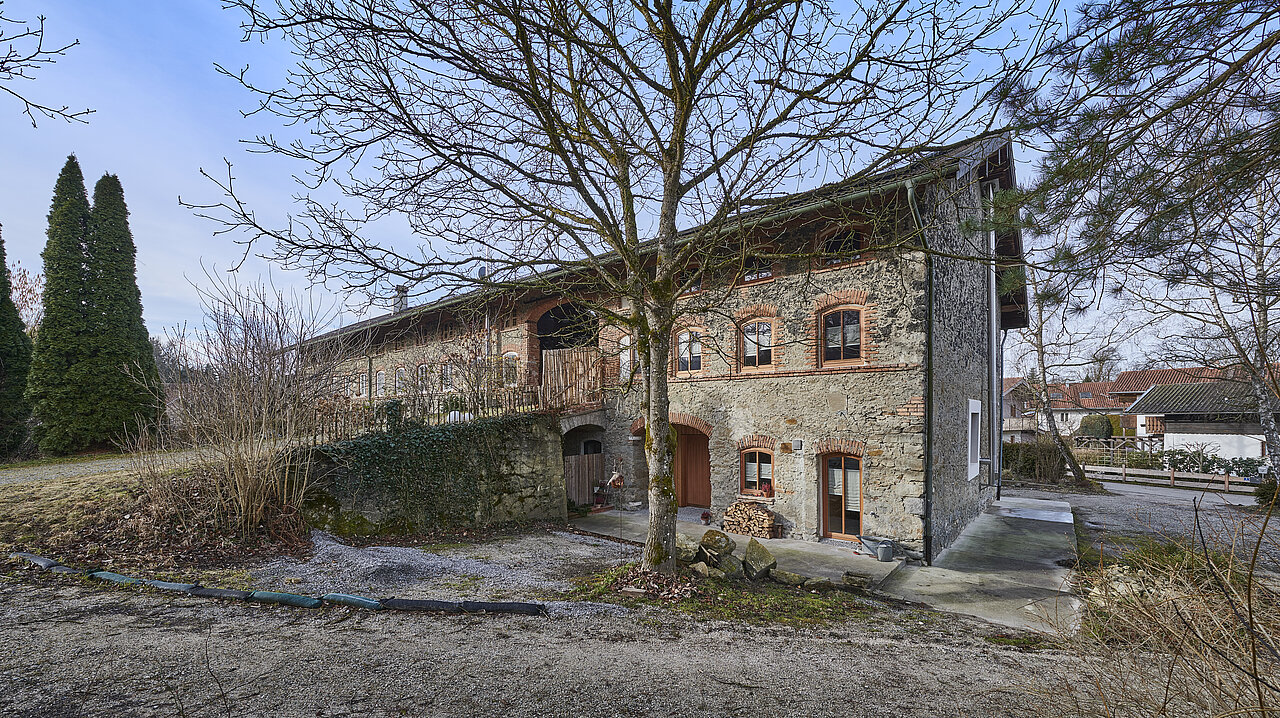 Umbau der Scheune eines Itakerhofes zum Wohnhaus. Ansicht von außen.Gartenseite